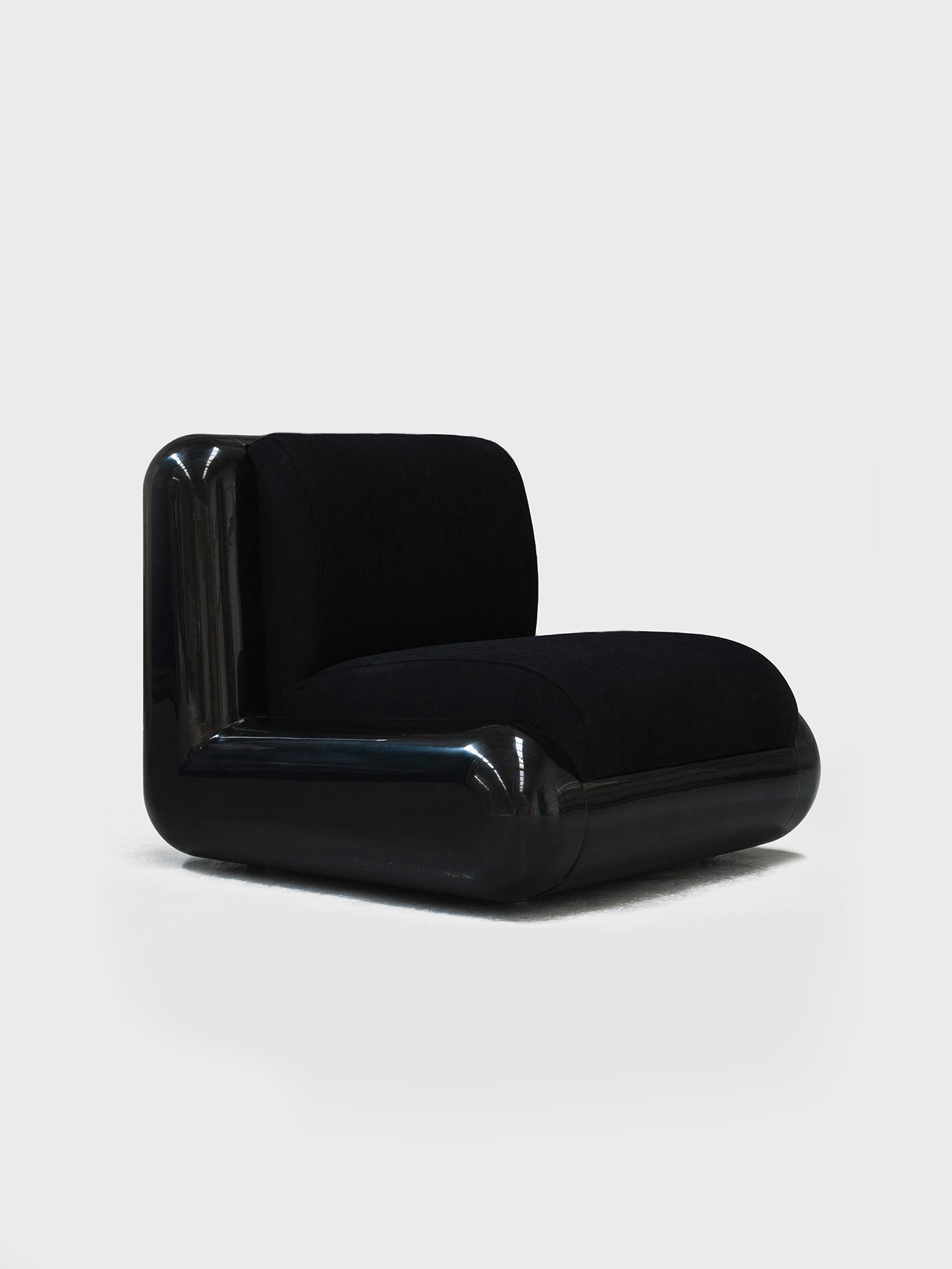 Uma_T4_lounge_chair_black
