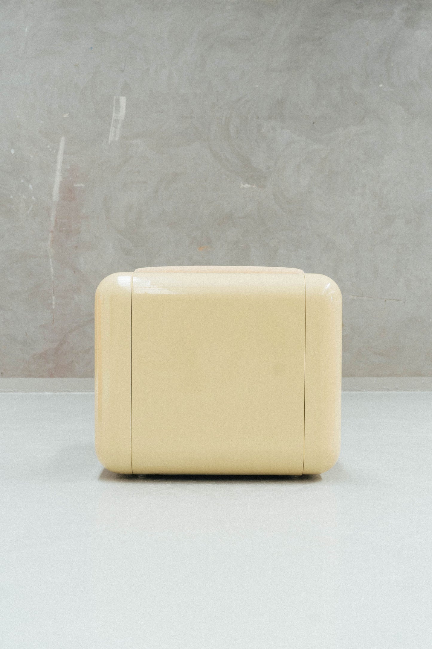 Uma_T4_lounge_chair_cream3