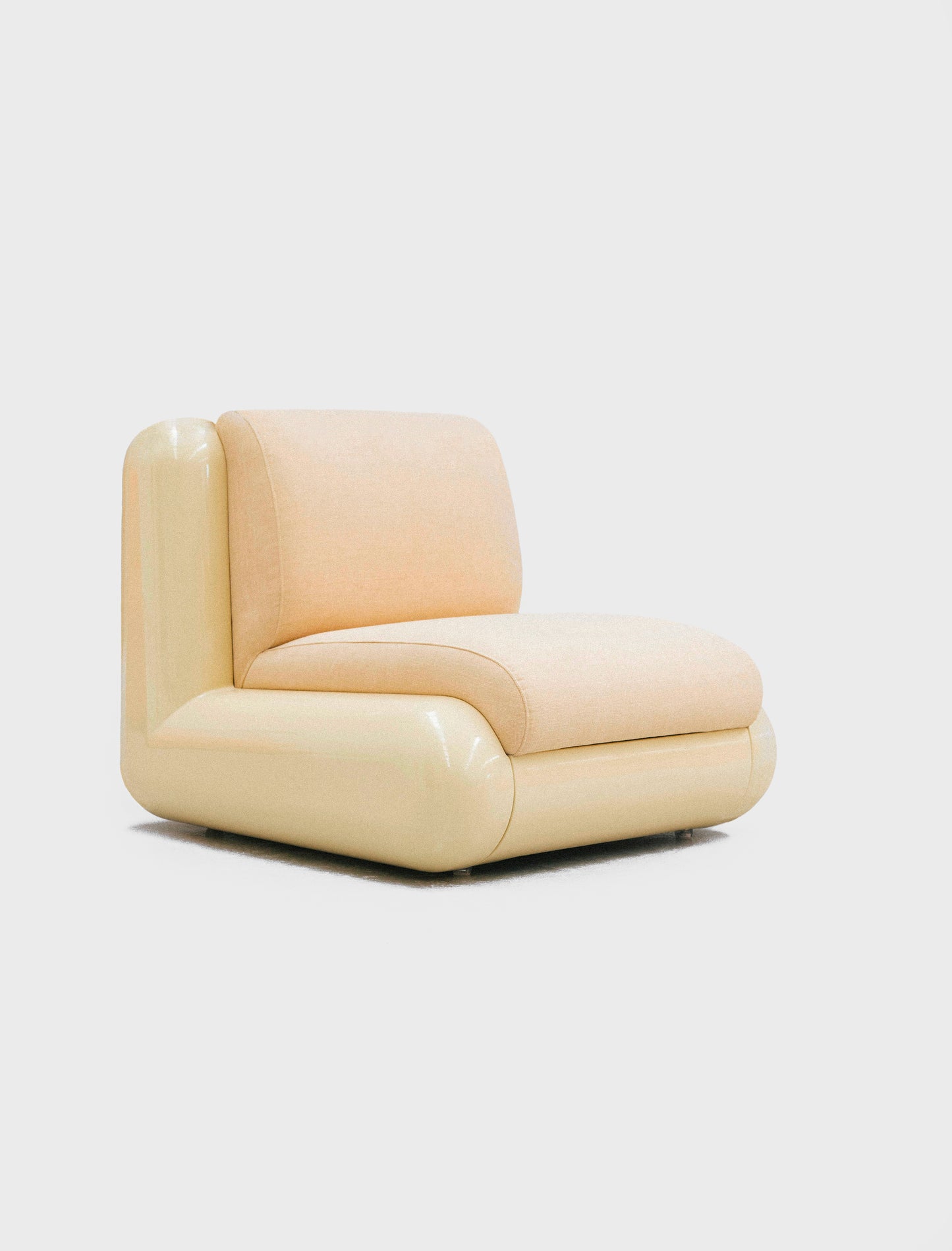 Uma_T4_lounge_chair_cream
