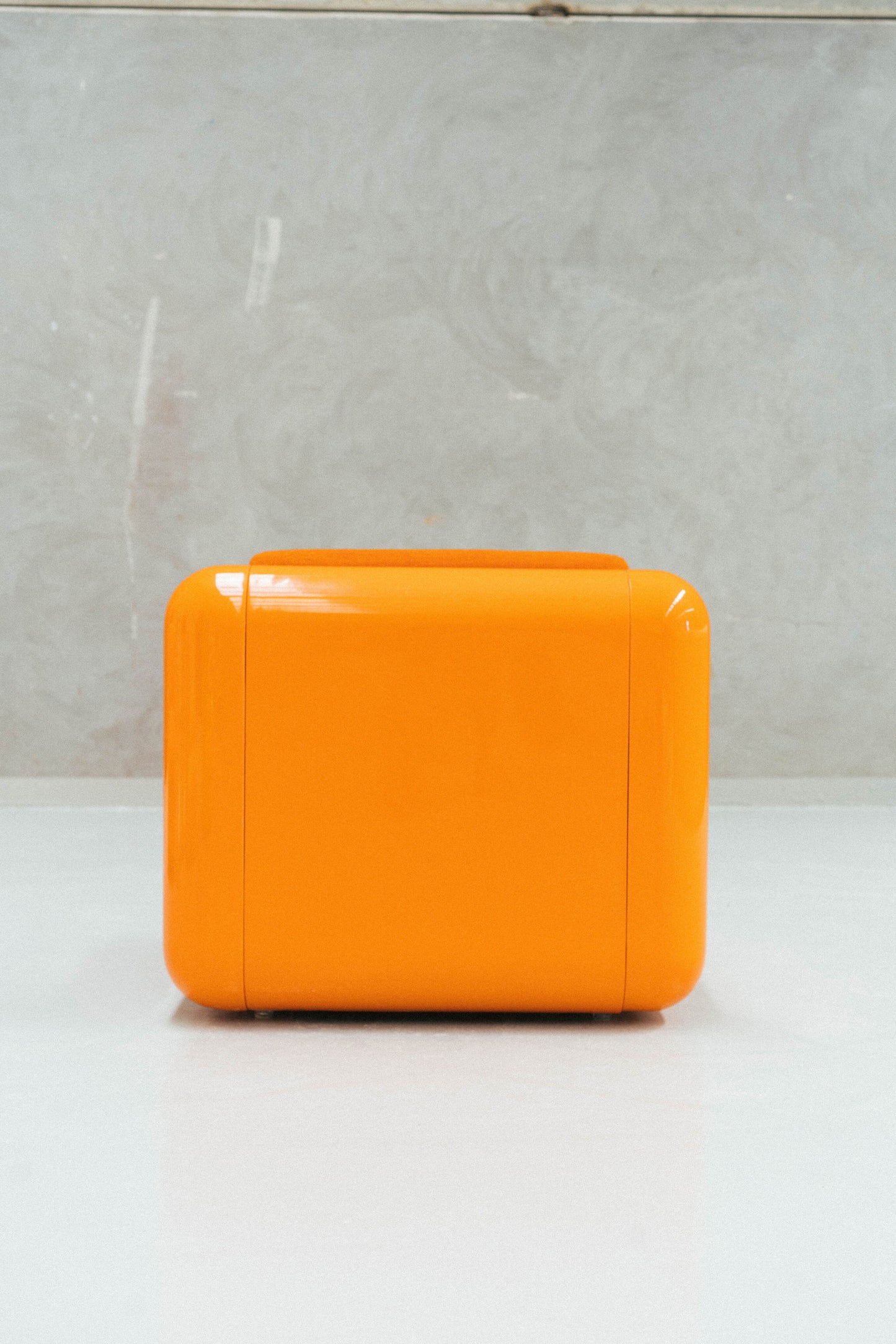 Uma_T4_lounge_chair_orange4