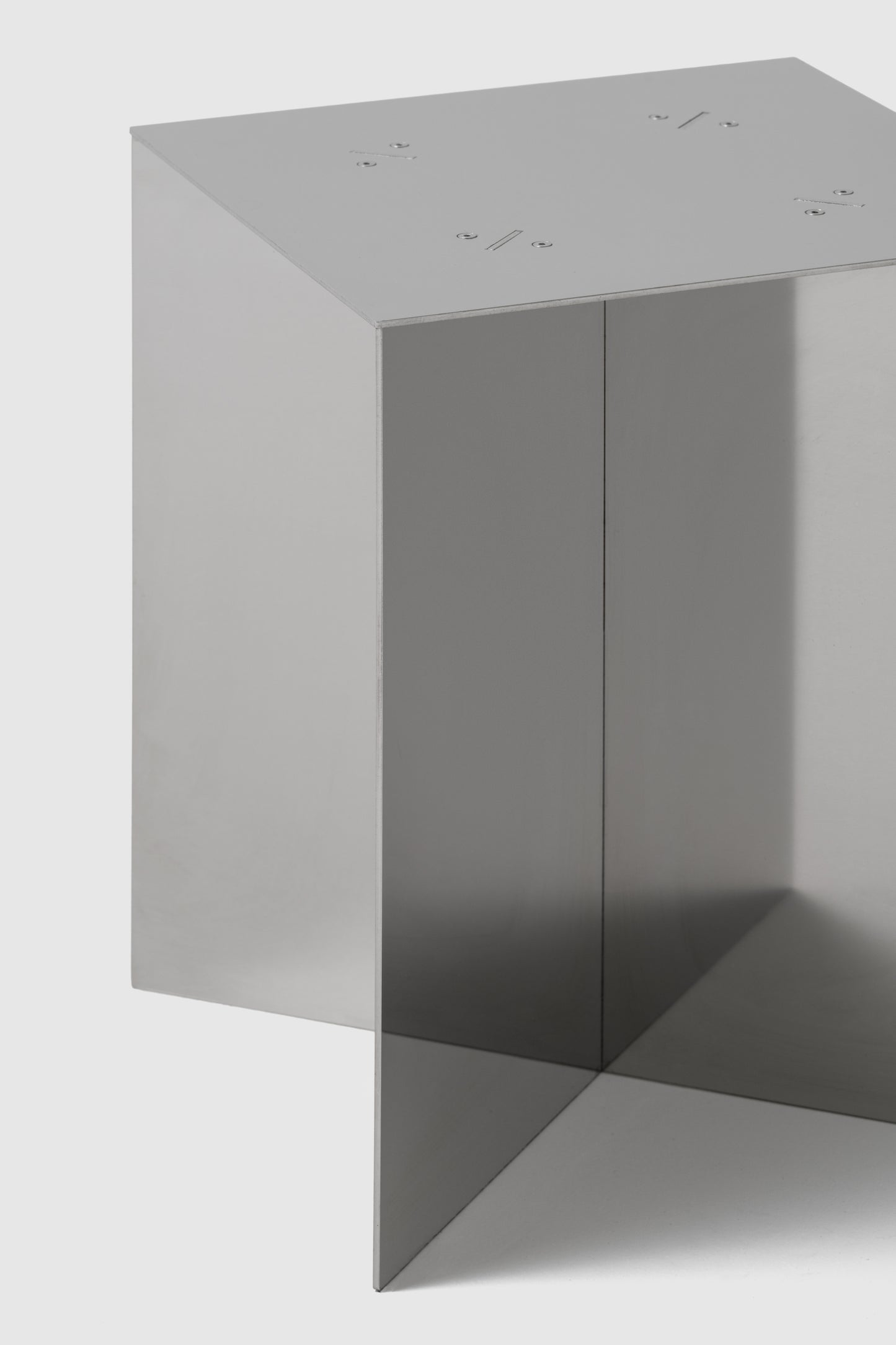 NM07 Stool / Side Table