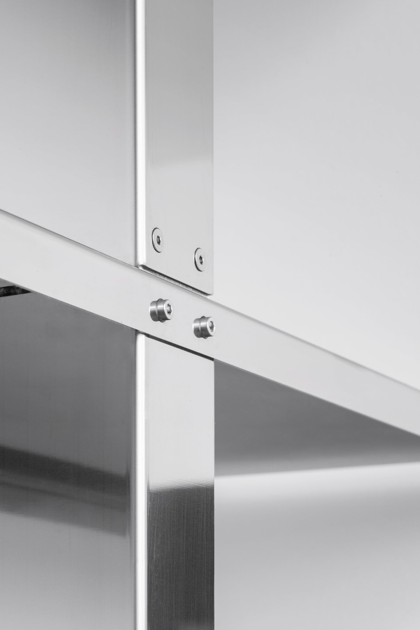 NM26 Bookshelf