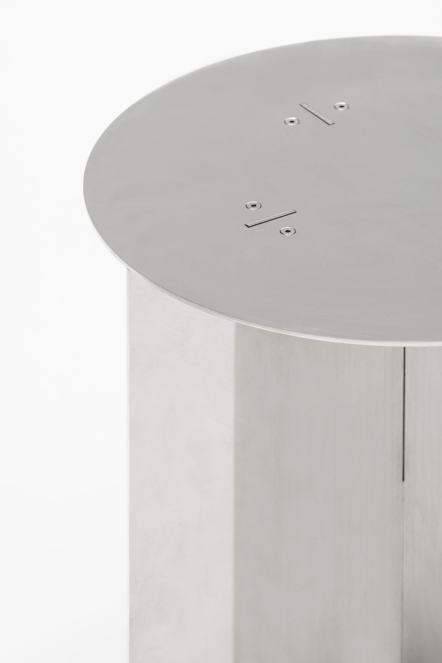 NM06 Stool / Side Table