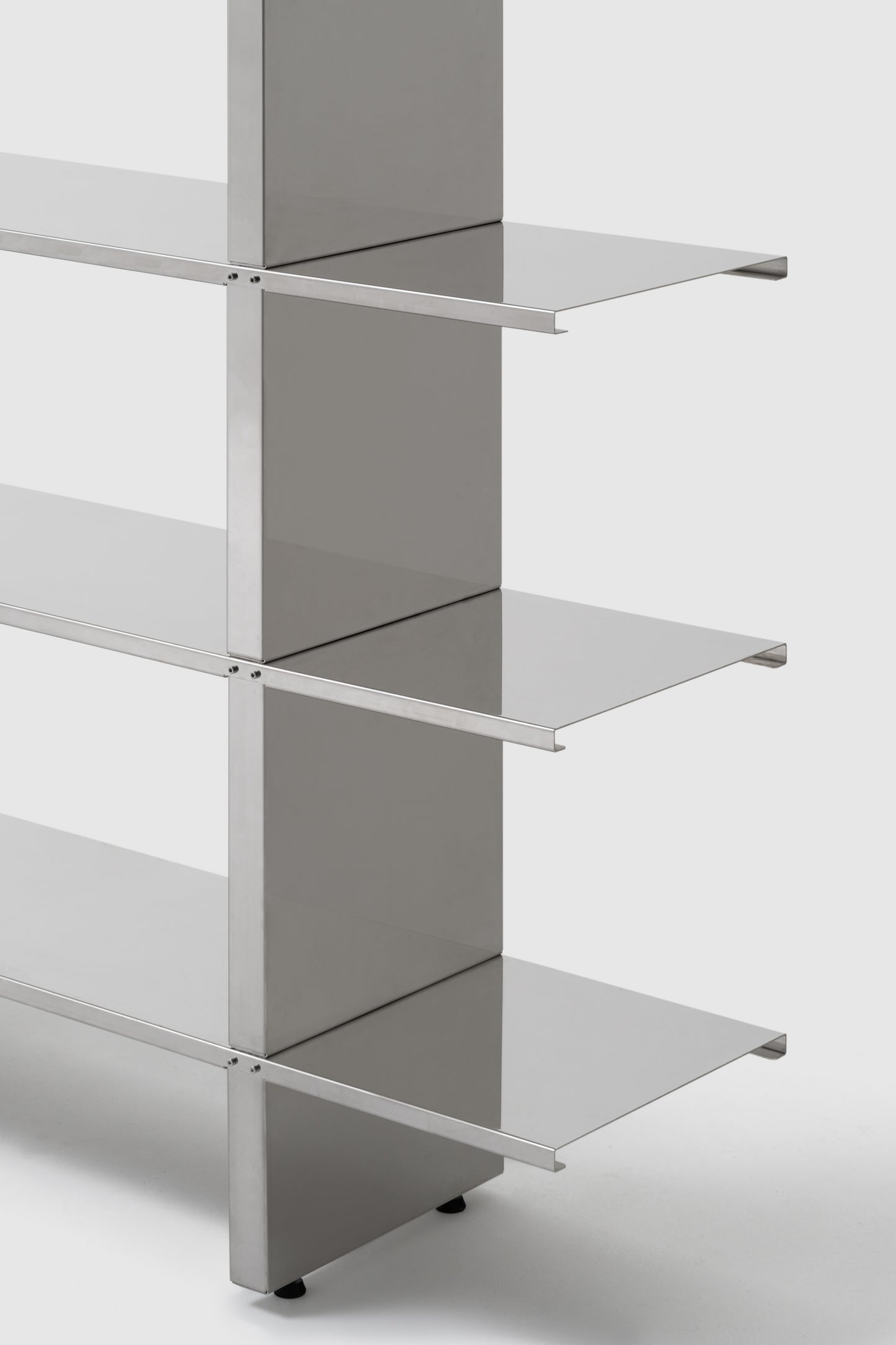 NM26 Bookshelf