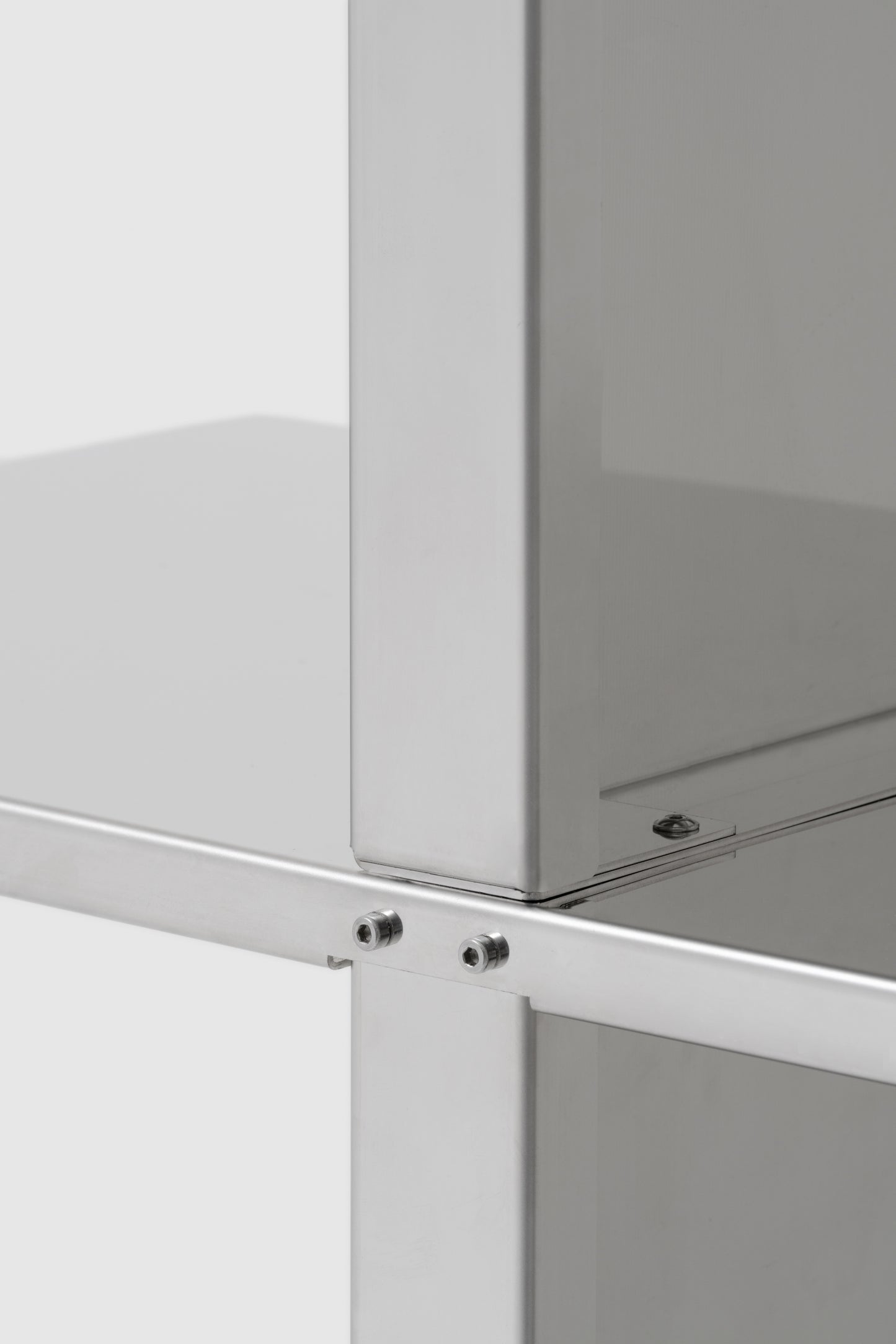 NM26 Bookshelf