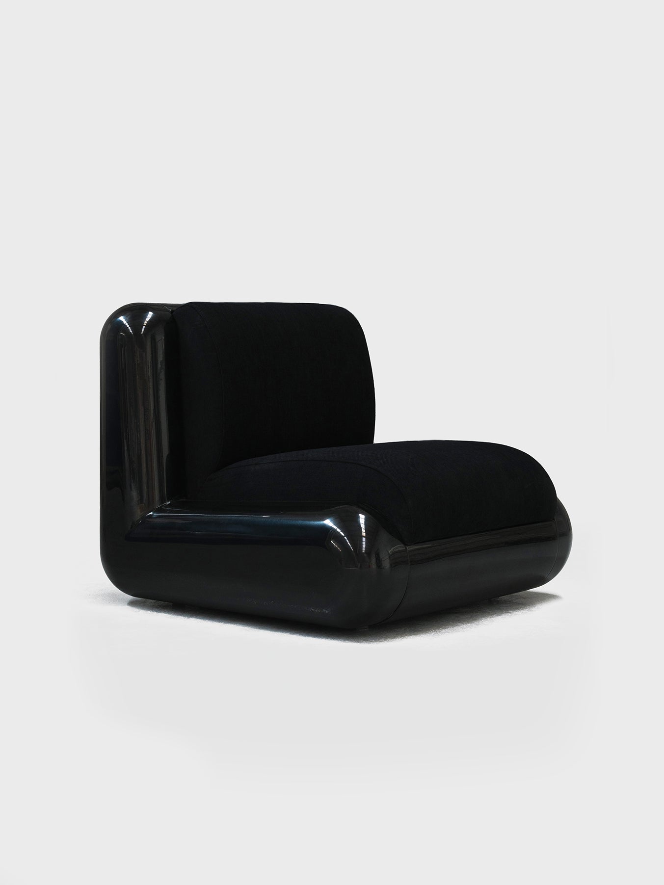    Uma_T4_lounge_chair_black