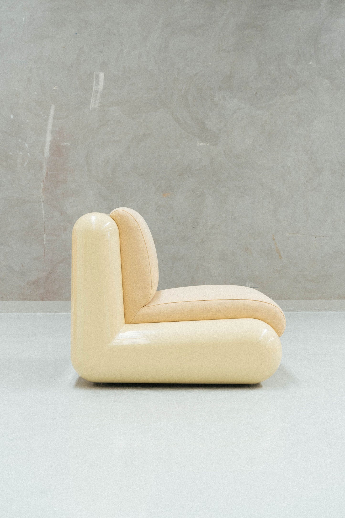 Uma_T4_lounge_chair_cream2