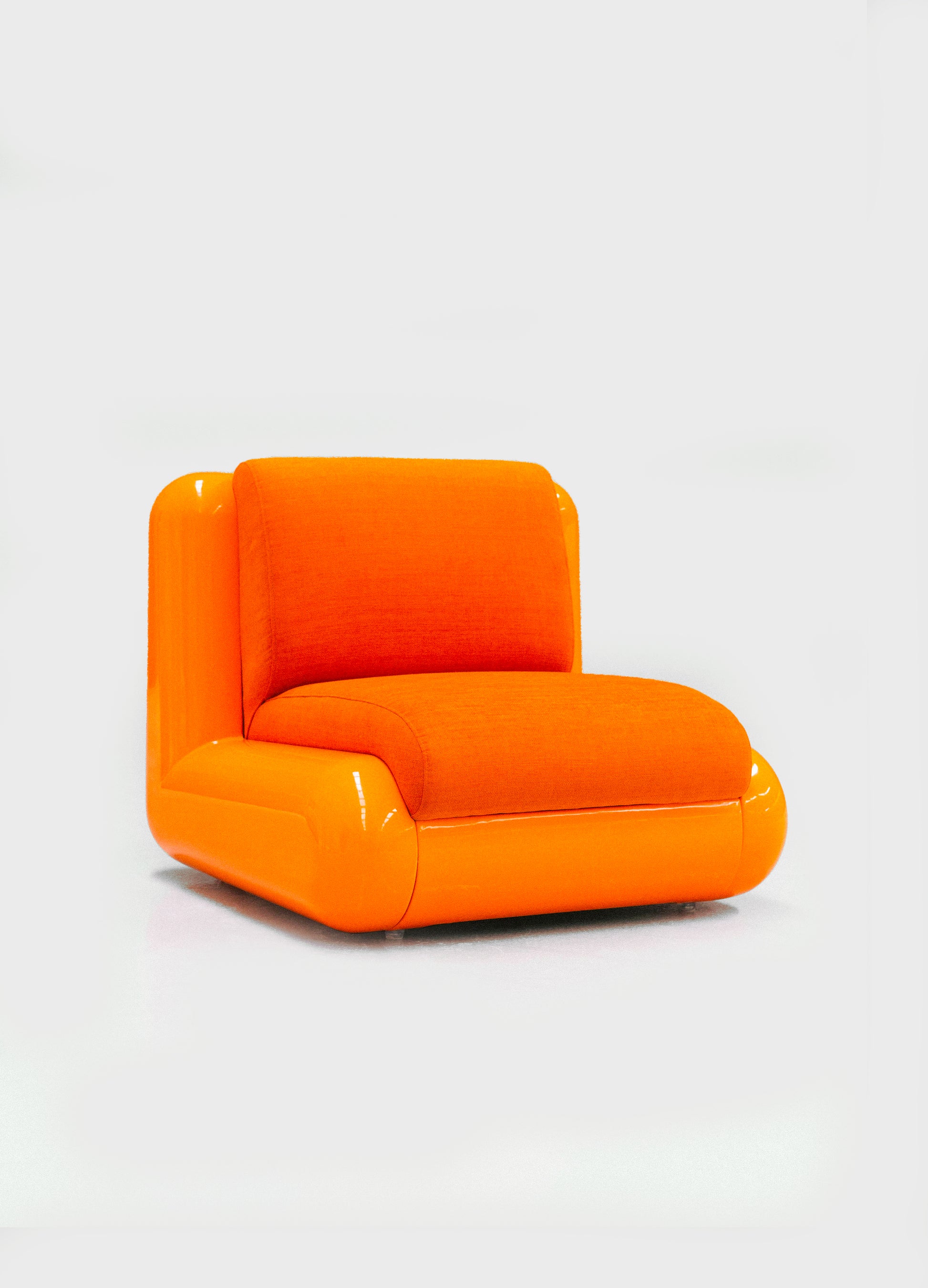 Uma_T4_lounge_chair_orange