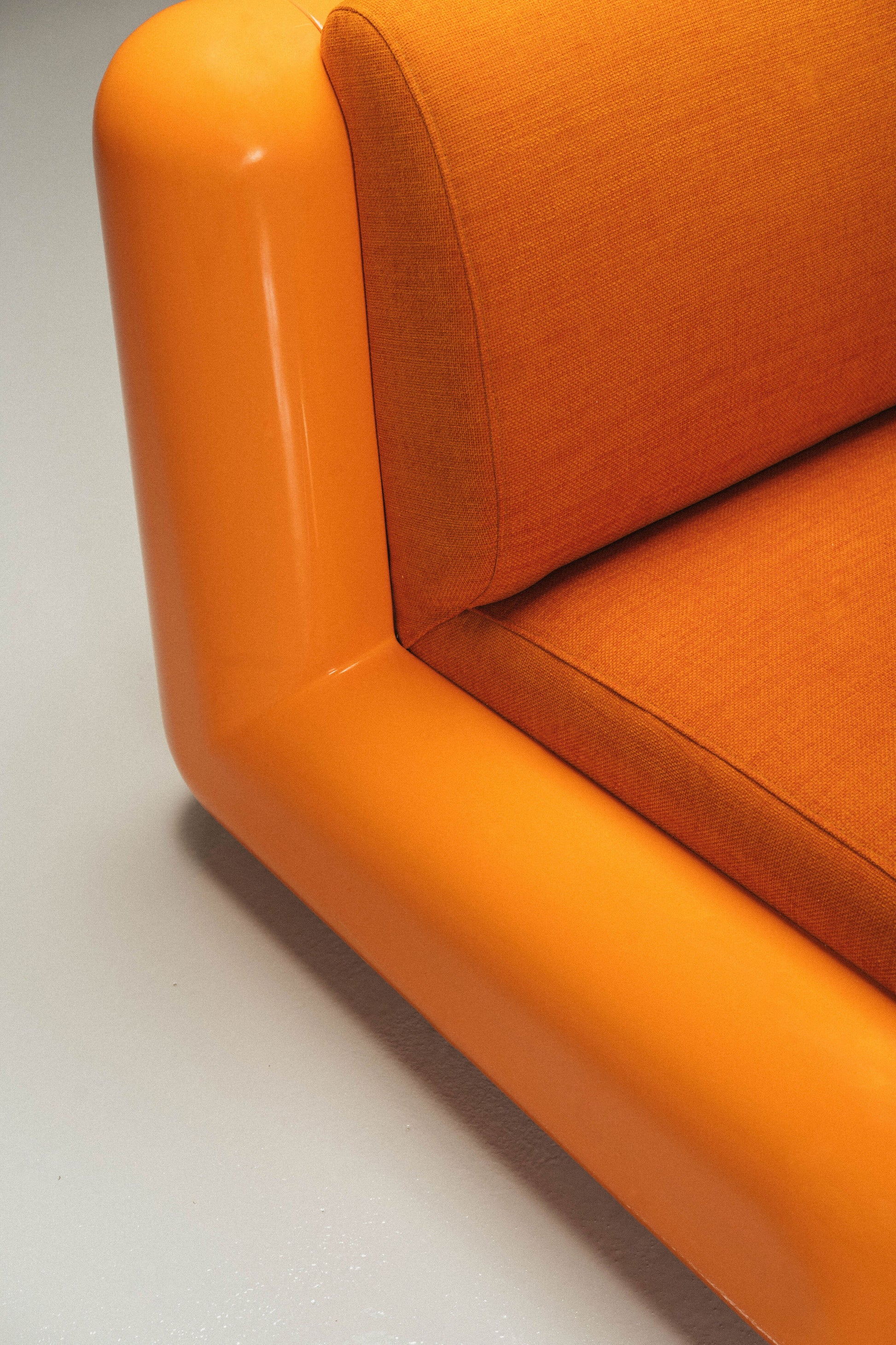 Uma_T4_lounge_chair_orange1
