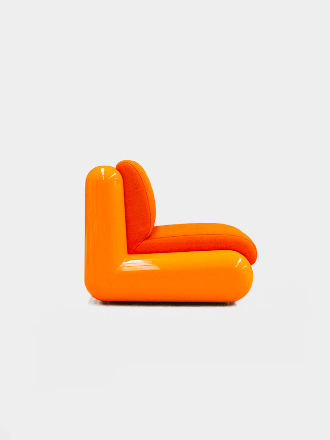     Uma_T4_lounge_chair_orange_1